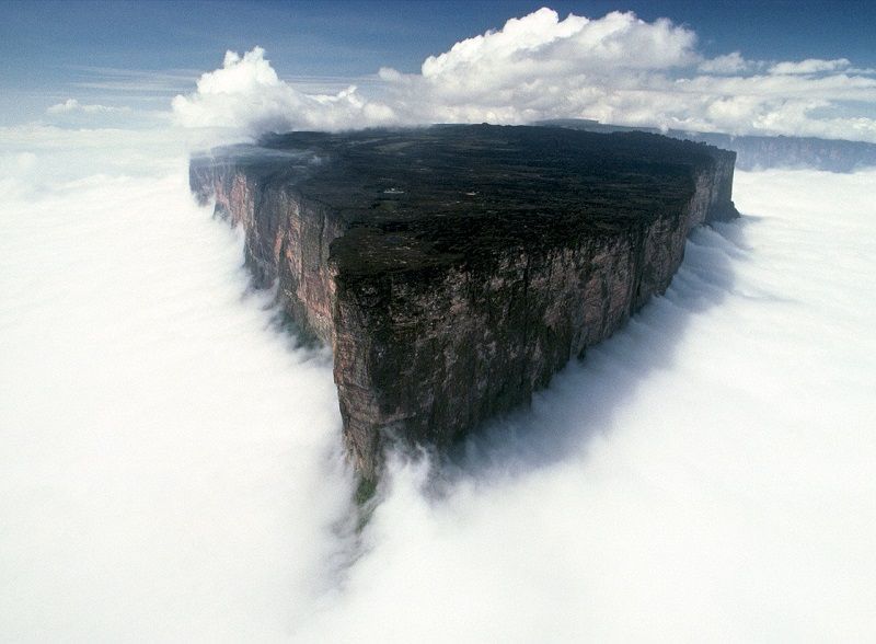 Гора Рорайма среди облаков